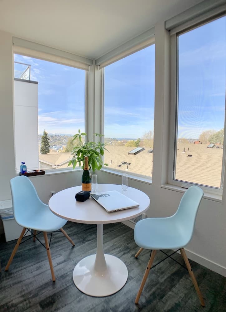 Primo Capitol Hill Studio