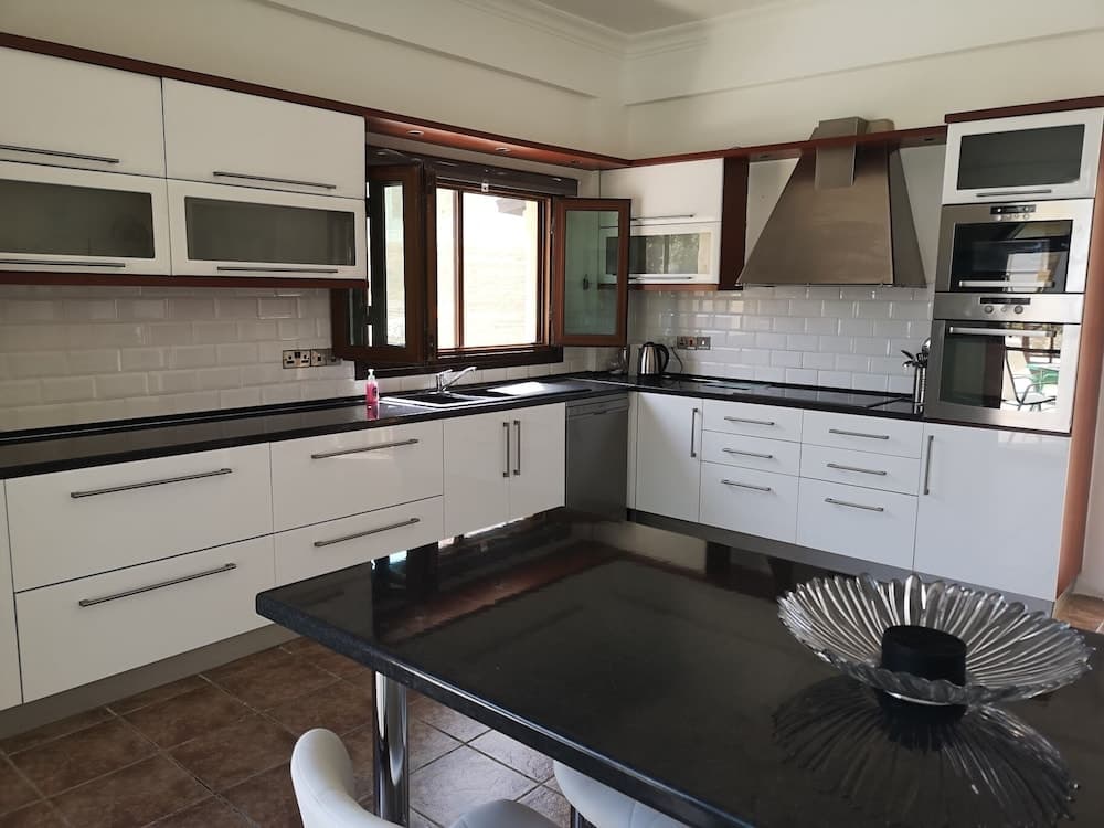 Stunning Private Villa - Beautiful Gardens & Pool