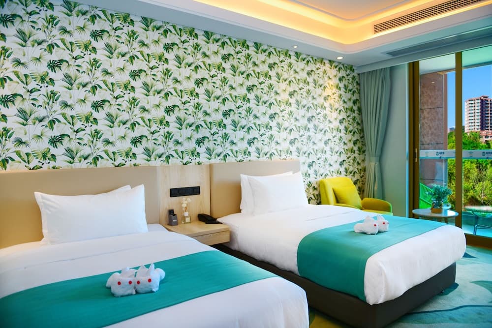 Emerald Bay Hotel Fuxian Lake