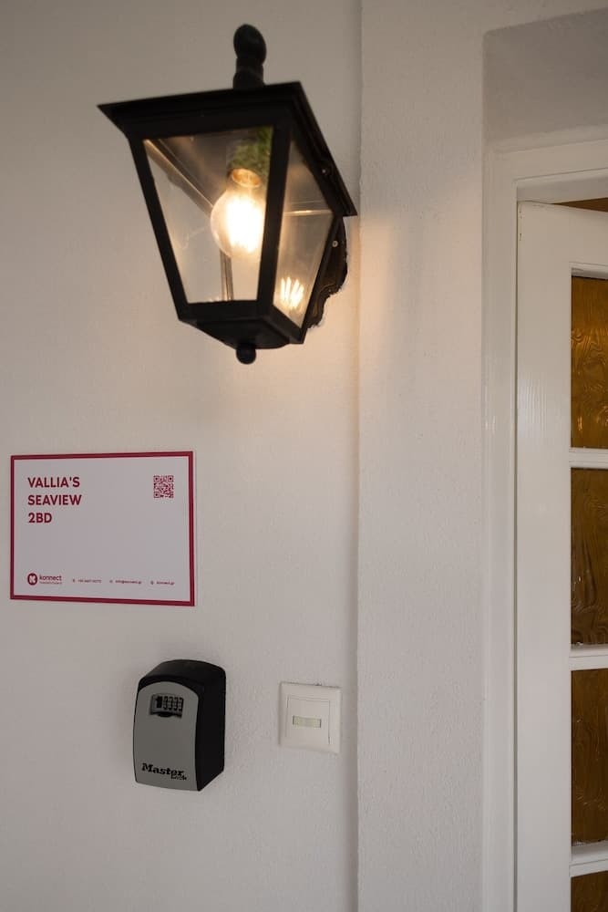 Vallia's Seaview & Stylish Apartments by Konnect, Nisaki