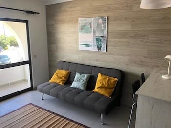 Cosy T1 at Vale Centianes Beach