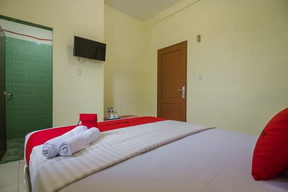 RedDoorz near Politeknik Negeri Medan