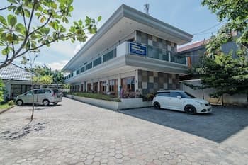 RedDoorz Syariah near Sepinggan Airport Balikpapan