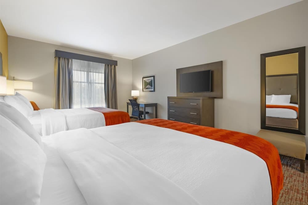 B/W Plus Elizabethtown Inn & Suites