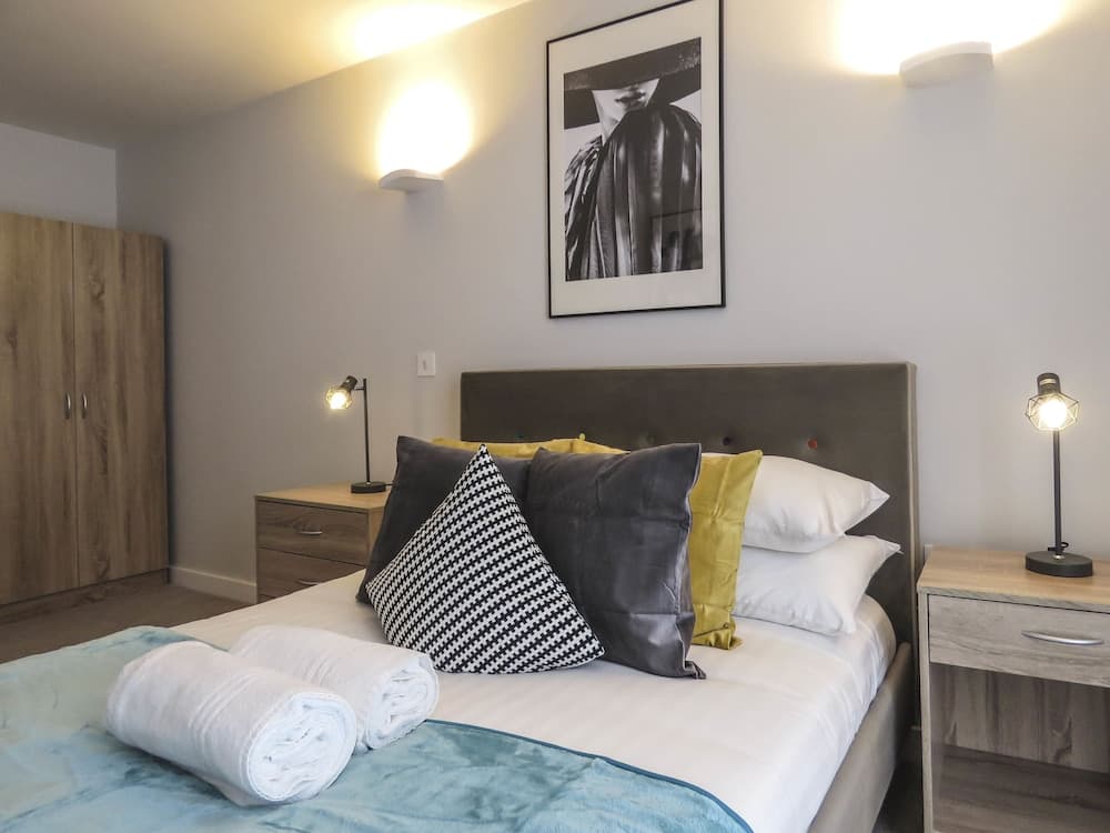 Tudors eSuites Birmingham Apartments with Gated Parking