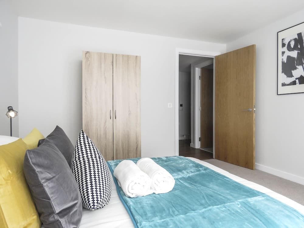 Tudors eSuites Birmingham Apartments with Gated Parking