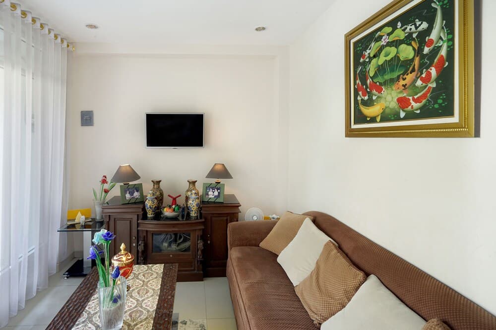 OYO 646 Kvinn Kostel