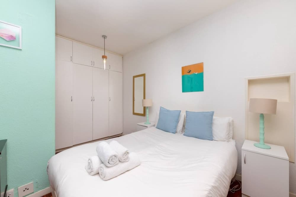 Central Urban Oasis With Garden View & Swimming Pool