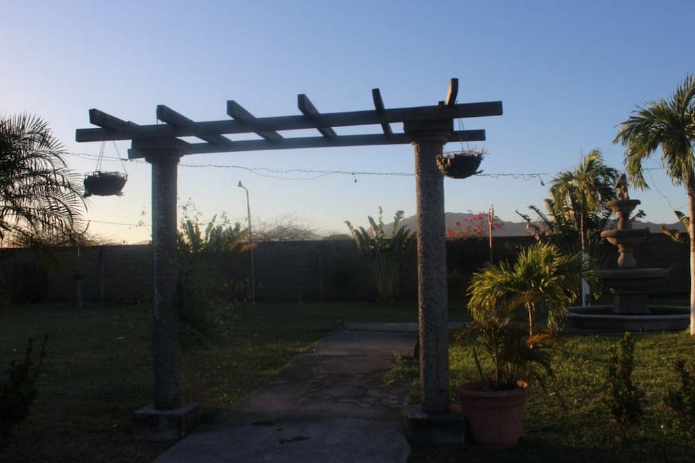 Aparthotel Villas de la Roca