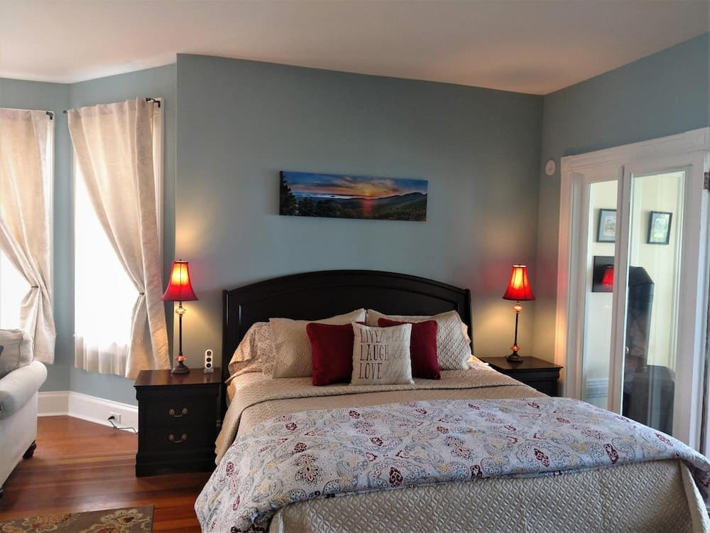 Saltair Inn Waterfront B&B