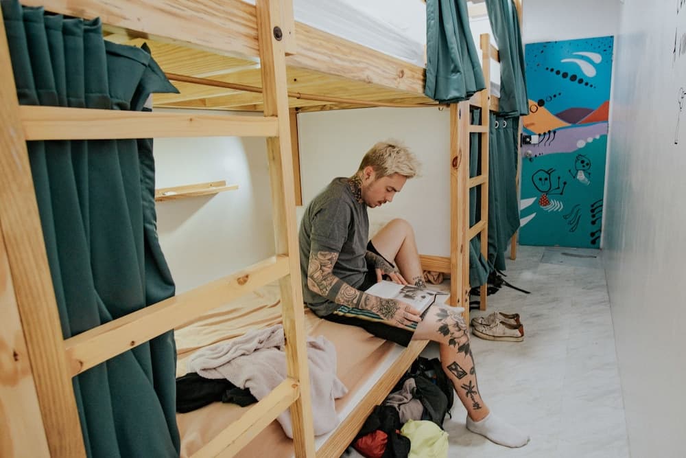 Murals Hostel and Cafe