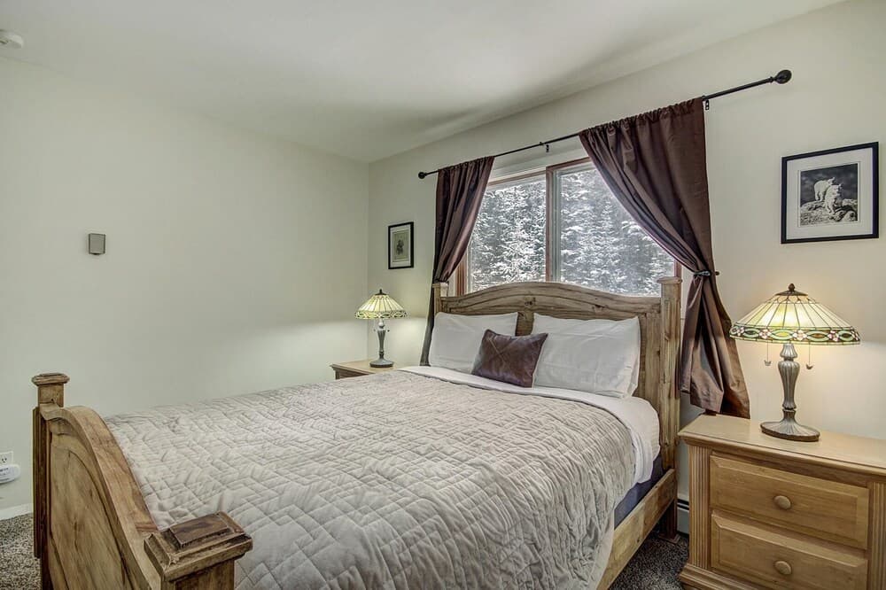 Lazy Dog Lodge - 3 Br Home