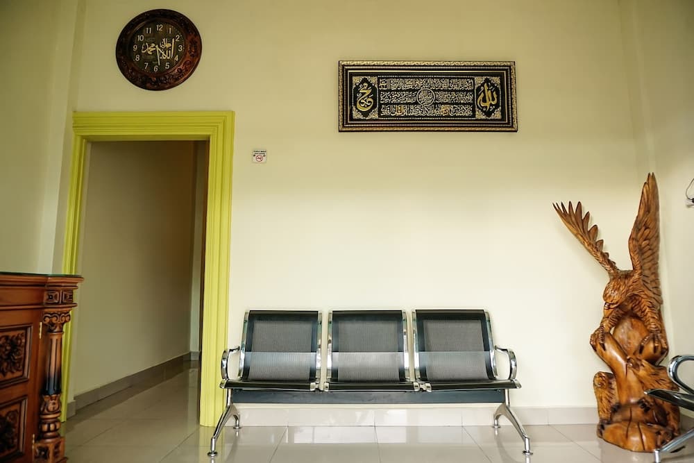 OYO 733 Mina Homestay
