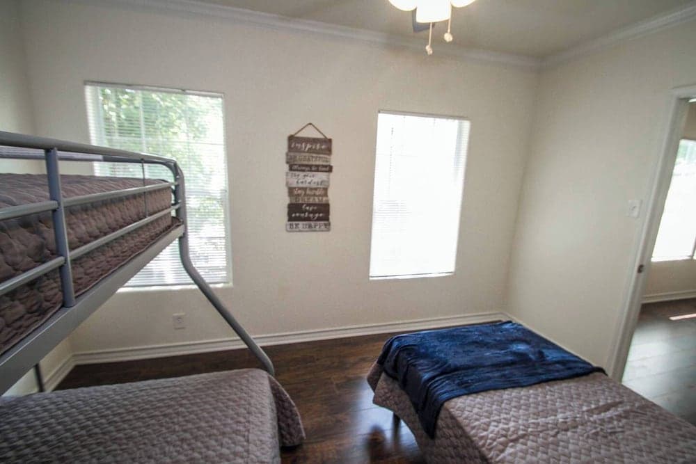 Cozy Remodeled 2br/2ba Near Downtown Sleeps 8
