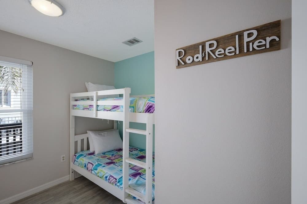 Canario  3 Bedroom Home by RedAwning