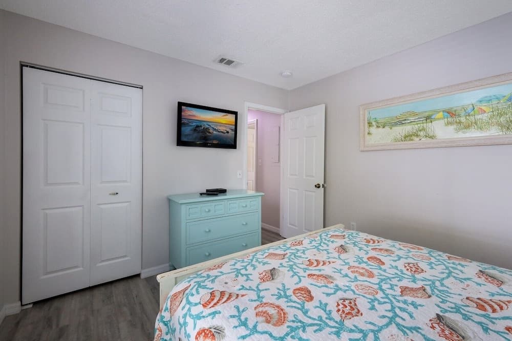 Canario  3 Bedroom Home by RedAwning