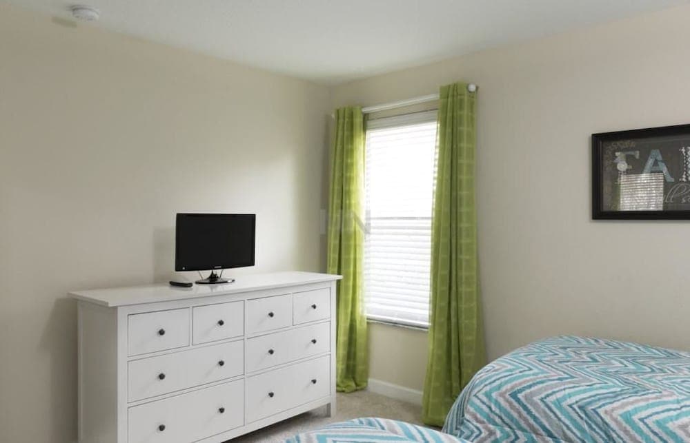 Amazing 6 Bedrs 5 Bths Paradise Palms