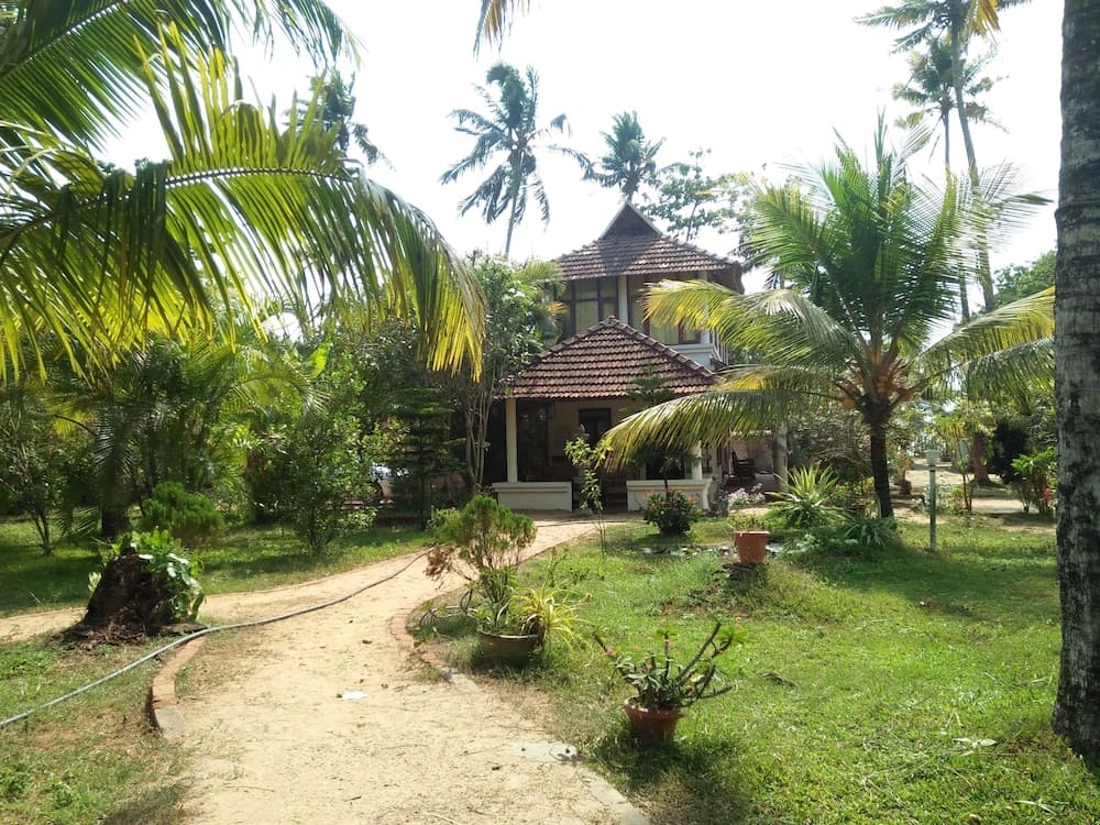 Pozhiyoram Beach Resort