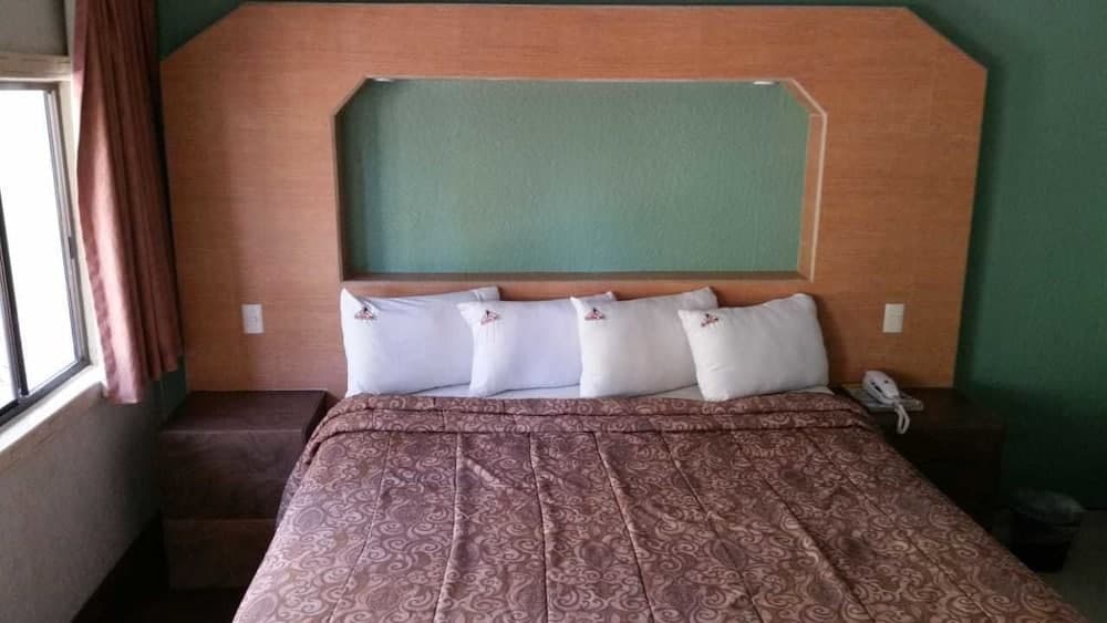 Hotel Azteca Inn