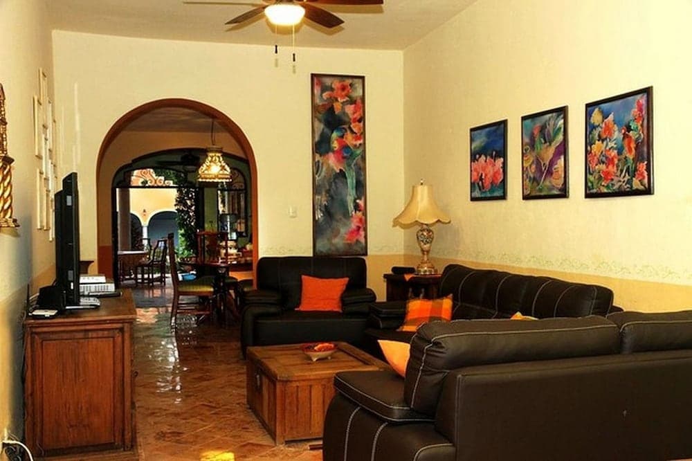 Tranquil Tropical Oasis in the Historic Center