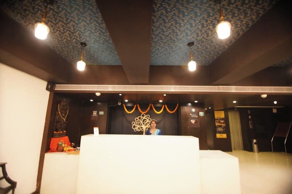 Hotel The Golden Oak Central by Citrus Prime