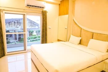 Hotel Shri Radha Nikunj Vrindavan Opposite Prem Mandir