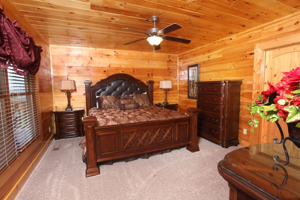 Serenity Mountain Pool Lodge - Nine Bedroom Cabin