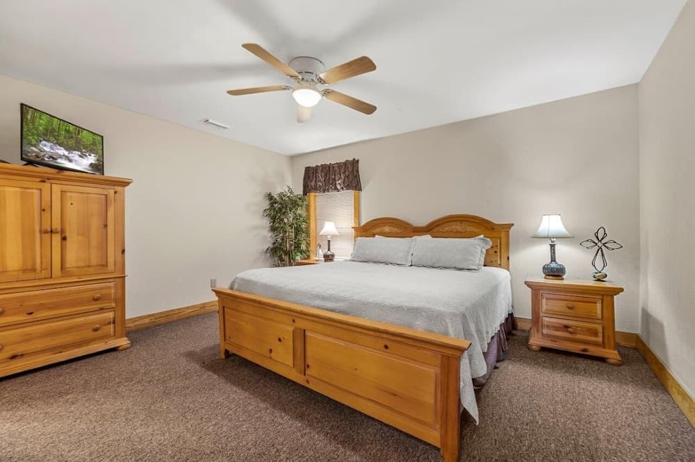 Poplar Point Condo Unit 12F - Three Bedroom Condo