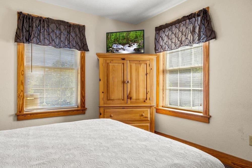 Poplar Point Condo Unit 12F - Three Bedroom Condo