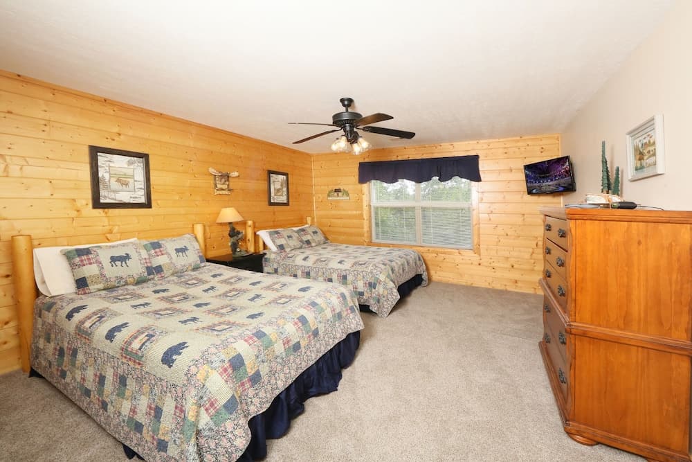 Mountain Shadow Lodge - Six Bedroom Cabin