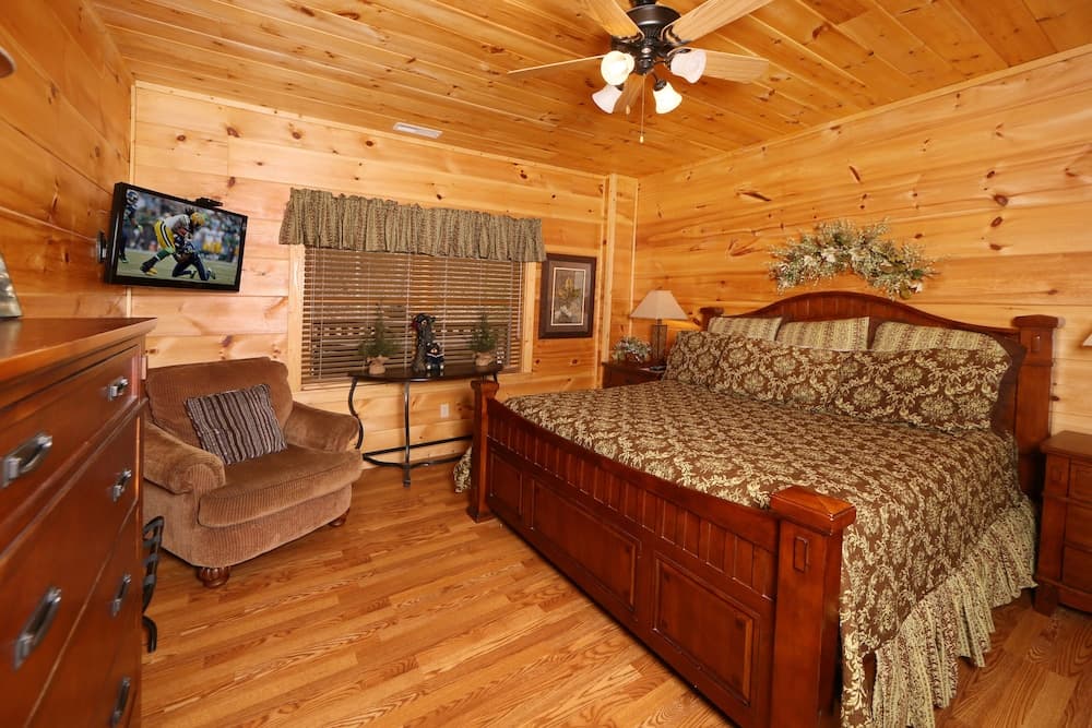 Smoky Mountain Getaway - Five Bedroom Cabin