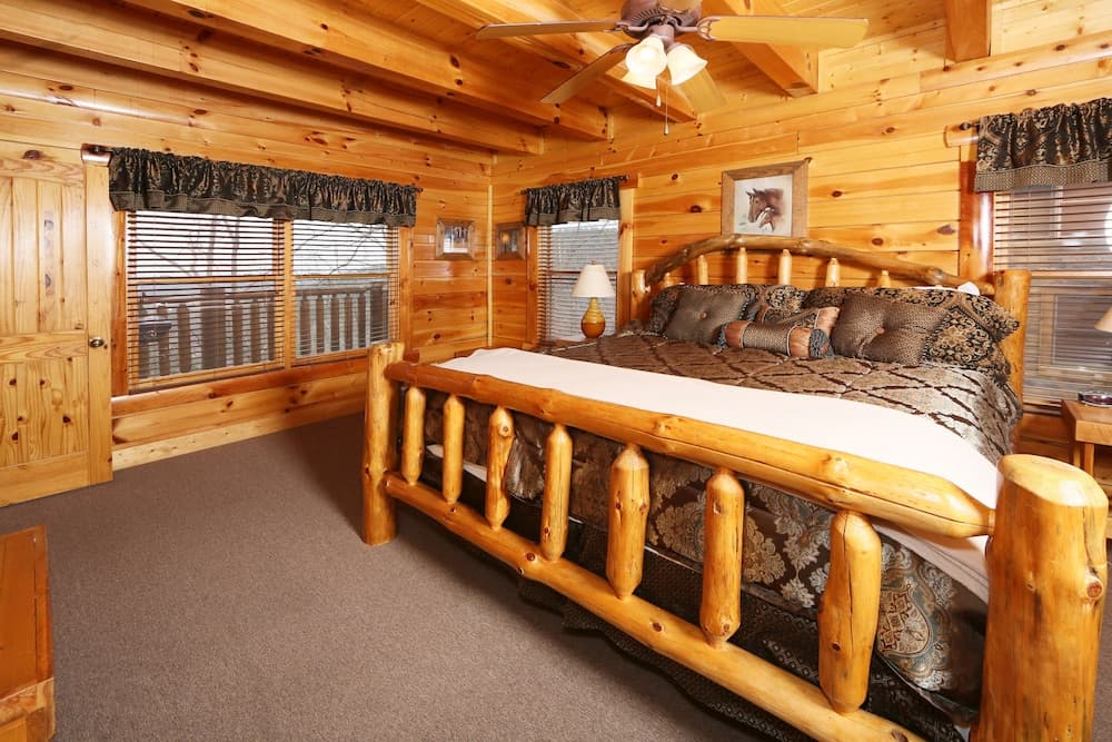 Rising Eagle Lodge - Eight Bedroom Cabin