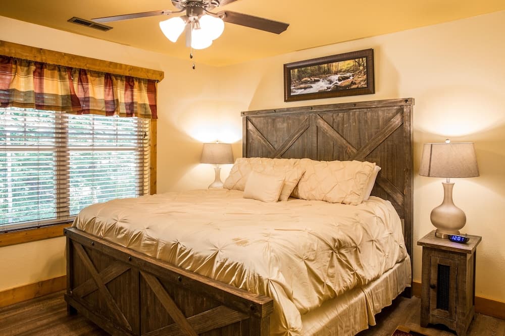 A Hilltop Hideaway - Four Bedroom Chalet