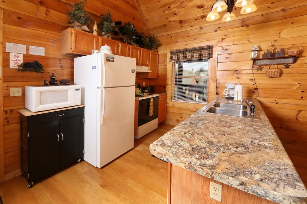 Bear Heaven - Two Bedroom Cabin