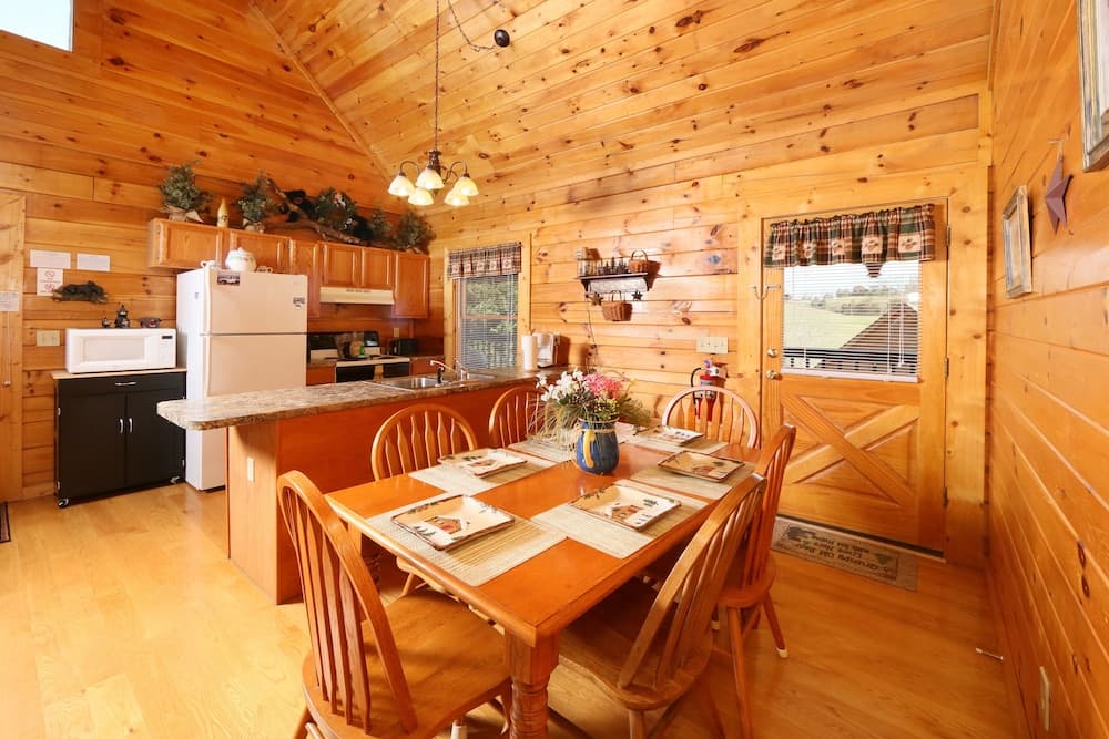 Bear Heaven - Two Bedroom Cabin