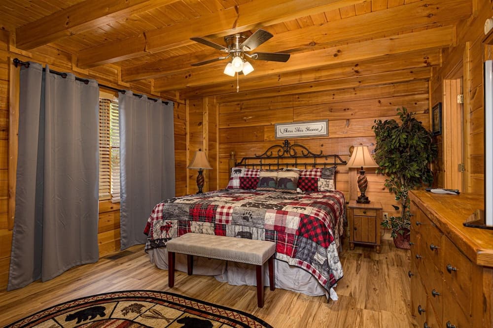 MooseBehaving - Two Bedroom Cabin