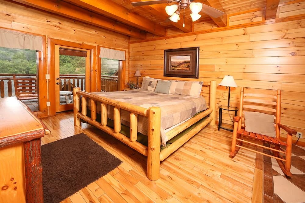 Mountain Movie Inn - Six Bedroom Cabin