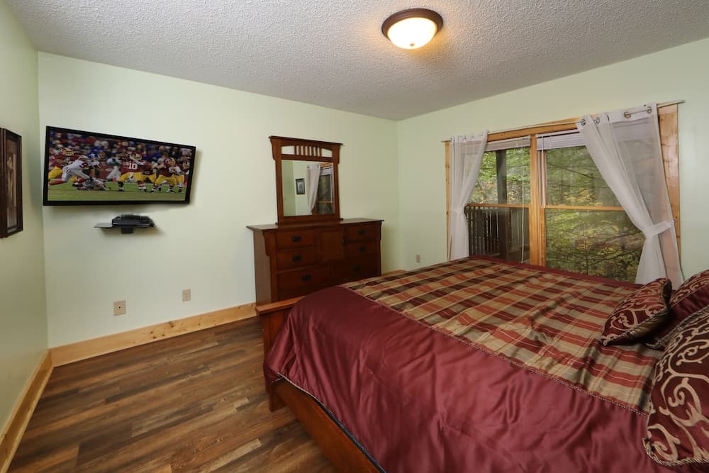 Majestic Manor - Five Bedroom Cabin