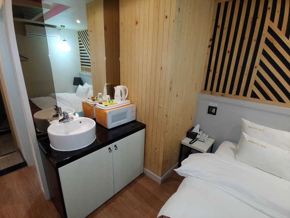 Apple Drive-in Motel