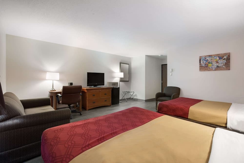 Econo Lodge Inn & Suites Escanaba North