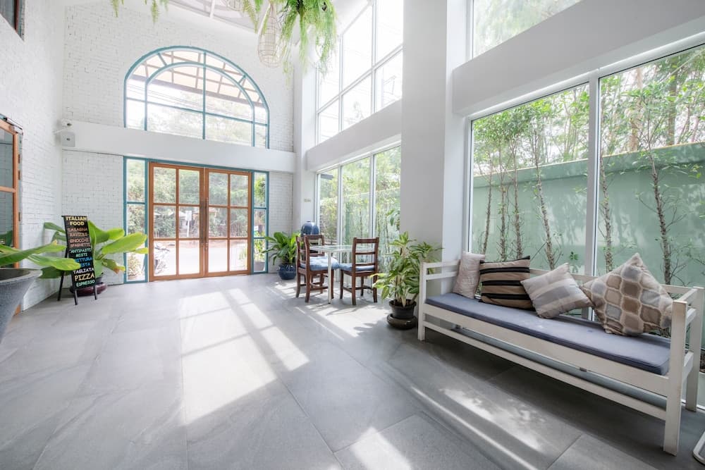 Blooming Hill Boutique Suites