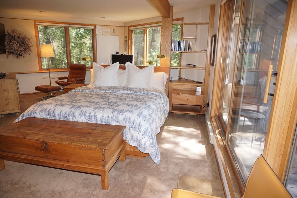 Exclusive And Private Roaring Fork Riverfront Town  - Walk To Restaurants And Shops 5 Bedroom Townhouse by RedAwning