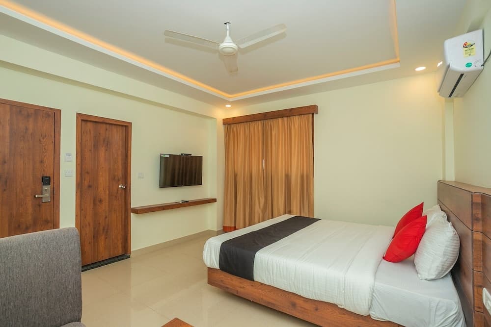 Capital O 13184 Savi International