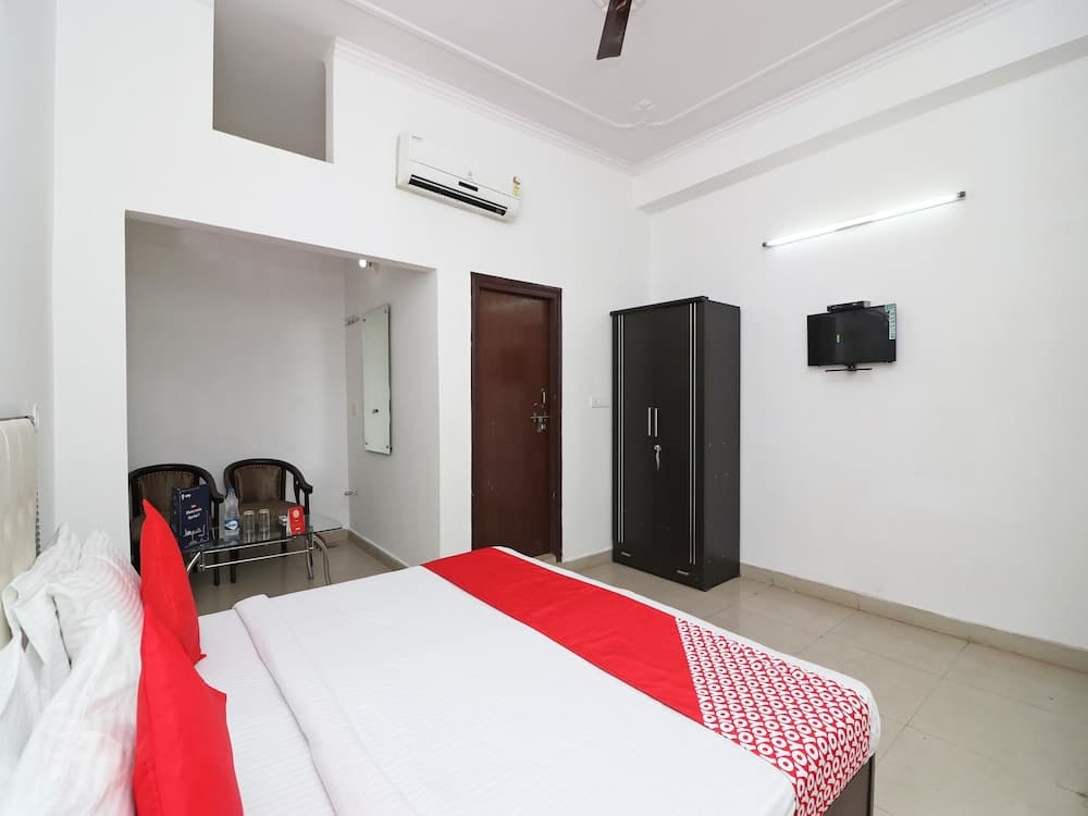 OYO 14802 Hotel Virus Bistro