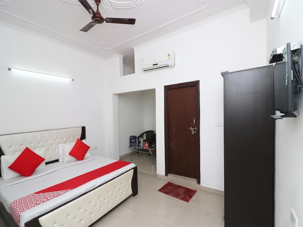 OYO 14802 Hotel Virus Bistro