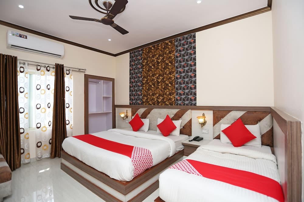 OYO 33349 Budha Palace