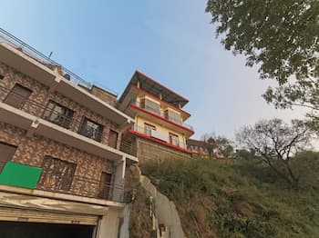 OYO 23675 Mountains Villa