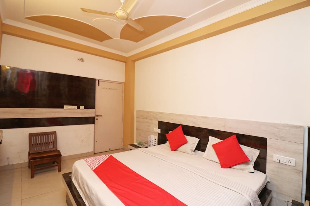 OYO 8076 Hotel Europe Plaza