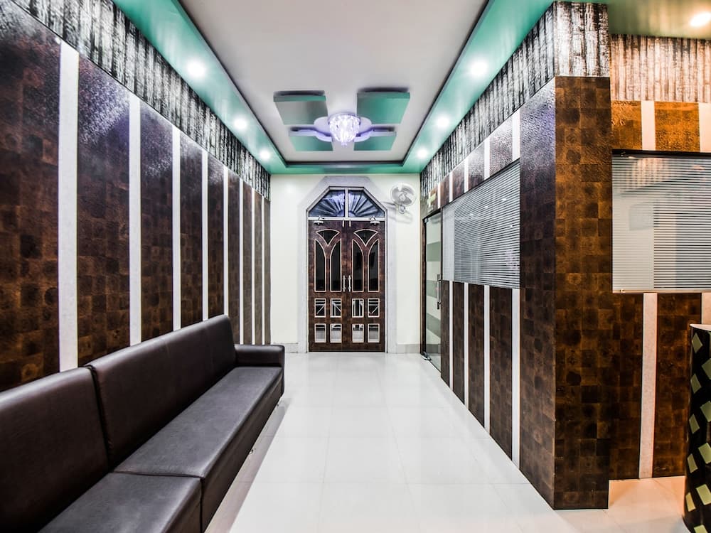 OYO 28557 Hotel M V International