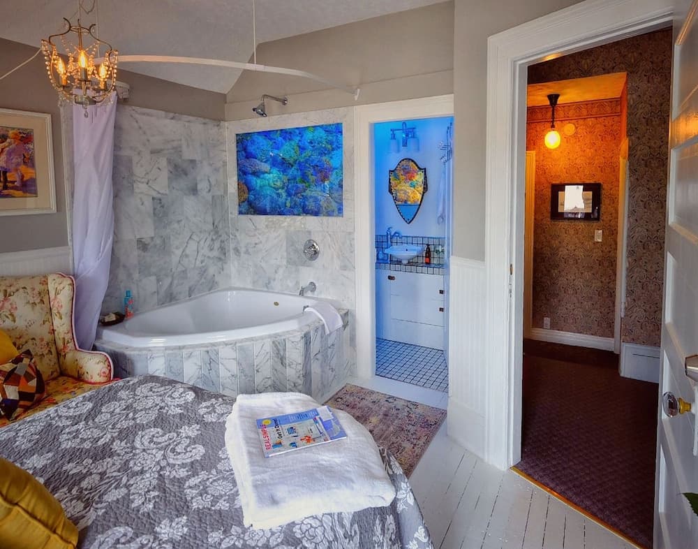 Secrets on Main Bed & Breakfast